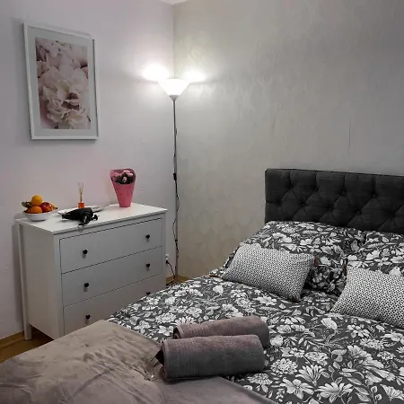 아파트 Birch Apartment, Railway Station *
