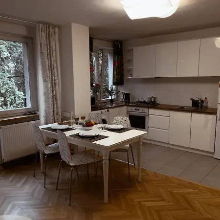 Lejlighed Birch Apartment, Railway Station *